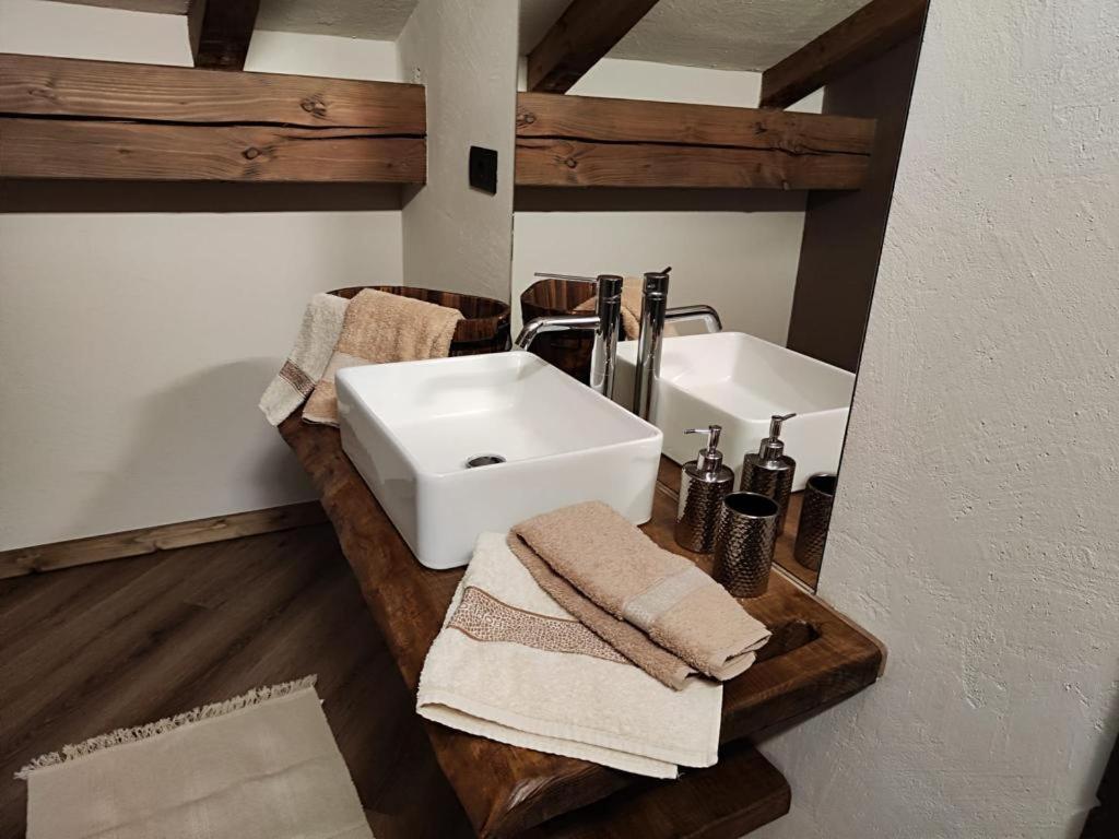 A Casa Da Elide Hotel Aymavilles ภายนอก รูปภาพ